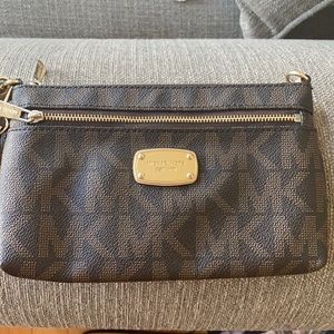 Extremely good condition!! MICHAEL KORS wallet